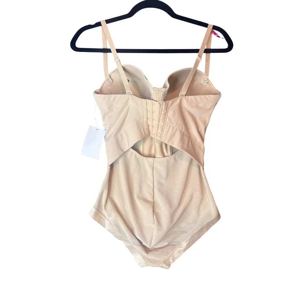 Macy's Shapewear Bodysuit Nude Underwire Firm Control 34DD Style 1250